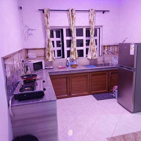 Rs Villas - Three Bedrooms Share Apartment With Private Room And Free Wifi And 100Mts To The Beach And Ac And 100Mts To Bus Stop And Pool Flic-en-Flacq 외부 사진