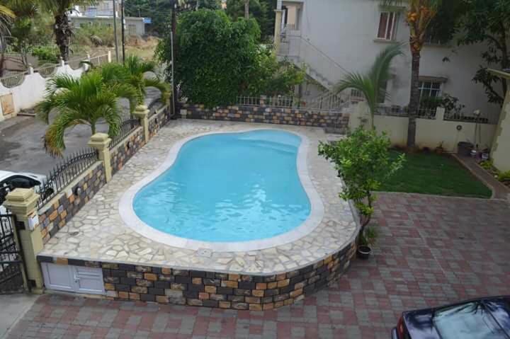 Rs Villas - Three Bedrooms Share Apartment With Private Room And Free Wifi And 100Mts To The Beach And Ac And 100Mts To Bus Stop And Pool Flic-en-Flacq 외부 사진