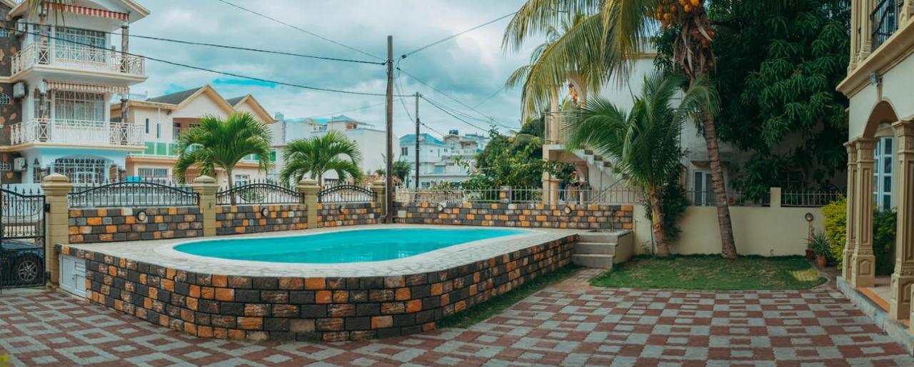 Rs Villas - Three Bedrooms Share Apartment With Private Room And Free Wifi And 100Mts To The Beach And Ac And 100Mts To Bus Stop And Pool Flic-en-Flacq 외부 사진