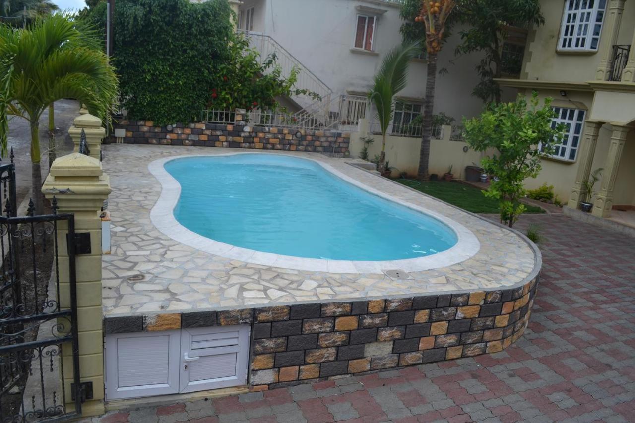 Rs Villas - Three Bedrooms Share Apartment With Private Room And Free Wifi And 100Mts To The Beach And Ac And 100Mts To Bus Stop And Pool Flic-en-Flacq 외부 사진