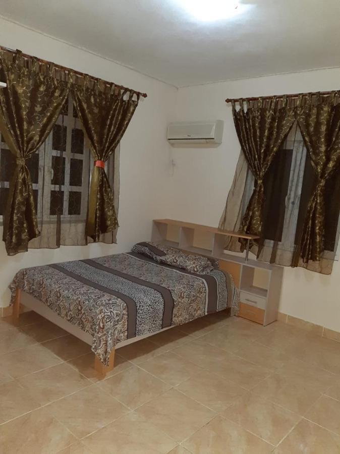 Rs Villas - Three Bedrooms Share Apartment With Private Room And Free Wifi And 100Mts To The Beach And Ac And 100Mts To Bus Stop And Pool Flic-en-Flacq 외부 사진