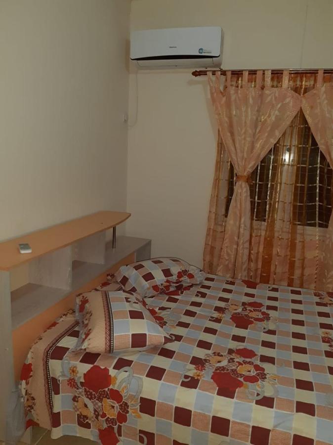Rs Villas - Three Bedrooms Share Apartment With Private Room And Free Wifi And 100Mts To The Beach And Ac And 100Mts To Bus Stop And Pool Flic-en-Flacq 외부 사진