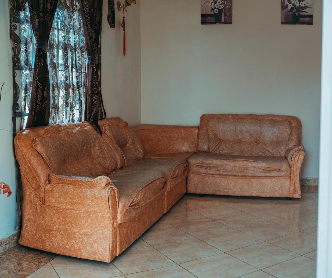 Rs Villas - Three Bedrooms Share Apartment With Private Room And Free Wifi And 100Mts To The Beach And Ac And 100Mts To Bus Stop And Pool Flic-en-Flacq 외부 사진