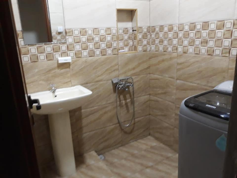 Rs Villas - Three Bedrooms Share Apartment With Private Room And Free Wifi And 100Mts To The Beach And Ac And 100Mts To Bus Stop And Pool Flic-en-Flacq 외부 사진