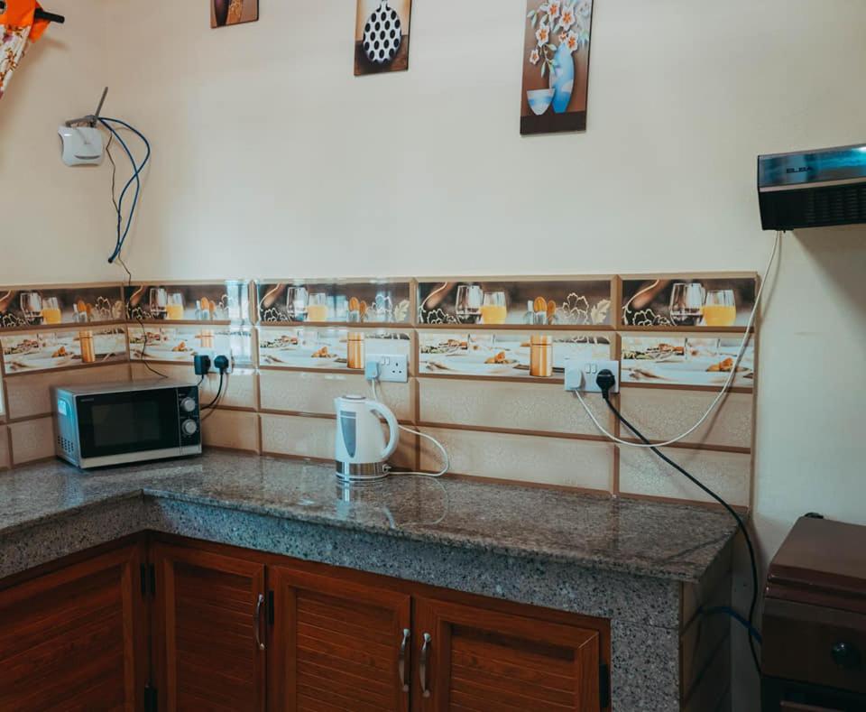 Rs Villas - Three Bedrooms Share Apartment With Private Room And Free Wifi And 100Mts To The Beach And Ac And 100Mts To Bus Stop And Pool Flic-en-Flacq 외부 사진