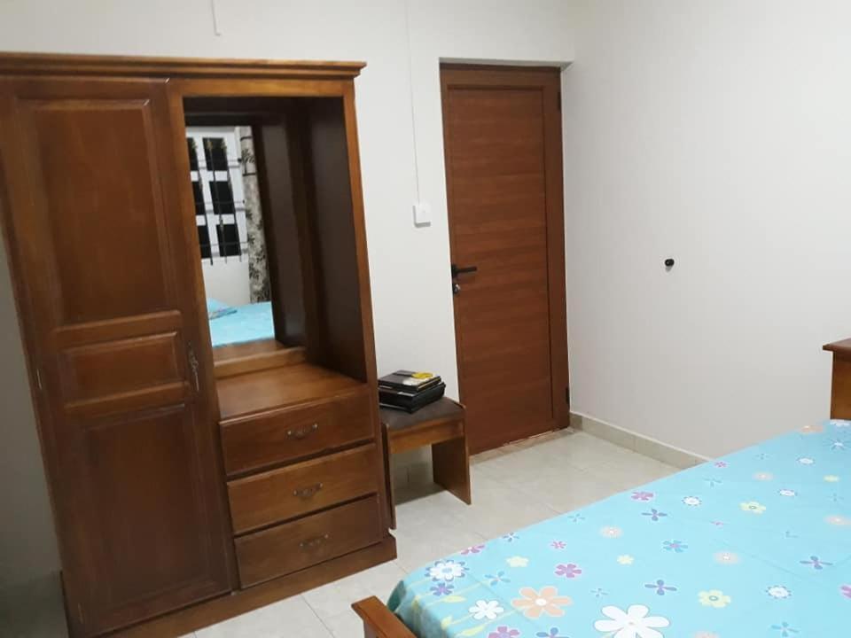 Rs Villas - Three Bedrooms Share Apartment With Private Room And Free Wifi And 100Mts To The Beach And Ac And 100Mts To Bus Stop And Pool Flic-en-Flacq 외부 사진