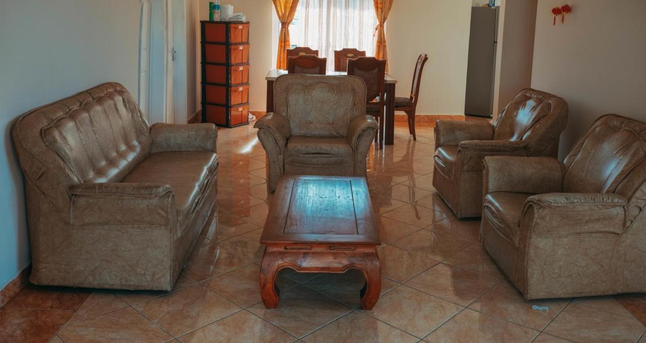 Rs Villas - Three Bedrooms Share Apartment With Private Room And Free Wifi And 100Mts To The Beach And Ac And 100Mts To Bus Stop And Pool Flic-en-Flacq 외부 사진