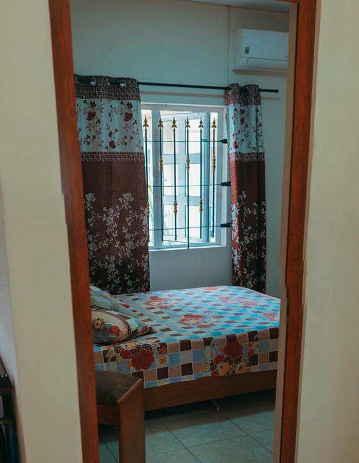 Rs Villas - Three Bedrooms Share Apartment With Private Room And Free Wifi And 100Mts To The Beach And Ac And 100Mts To Bus Stop And Pool Flic-en-Flacq 외부 사진