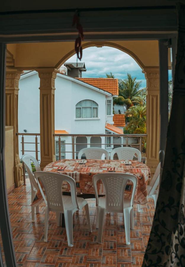 Rs Villas - Three Bedrooms Share Apartment With Private Room And Free Wifi And 100Mts To The Beach And Ac And 100Mts To Bus Stop And Pool Flic-en-Flacq 외부 사진