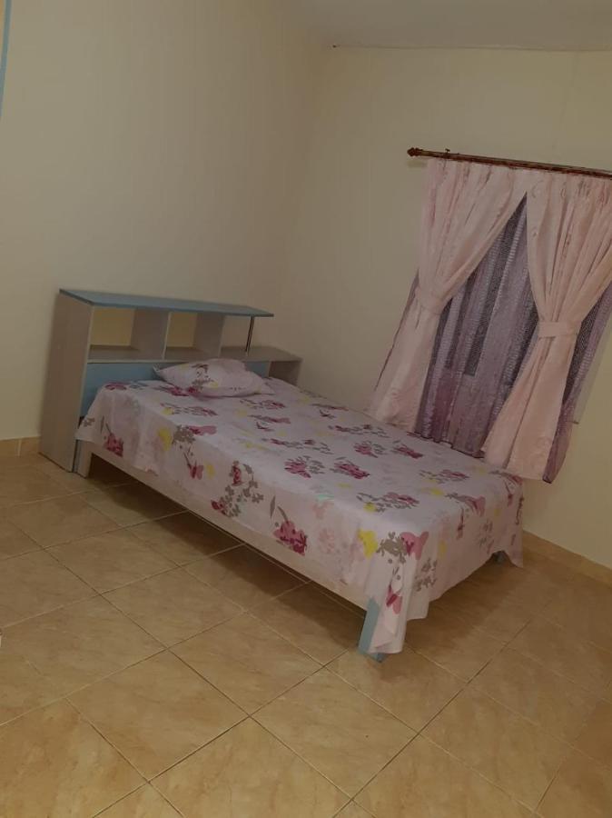 Rs Villas - Three Bedrooms Share Apartment With Private Room And Free Wifi And 100Mts To The Beach And Ac And 100Mts To Bus Stop And Pool Flic-en-Flacq 외부 사진