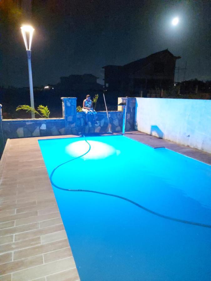 Rs Villas - Three Bedrooms Share Apartment With Private Room And Free Wifi And 100Mts To The Beach And Ac And 100Mts To Bus Stop And Pool Flic-en-Flacq 외부 사진
