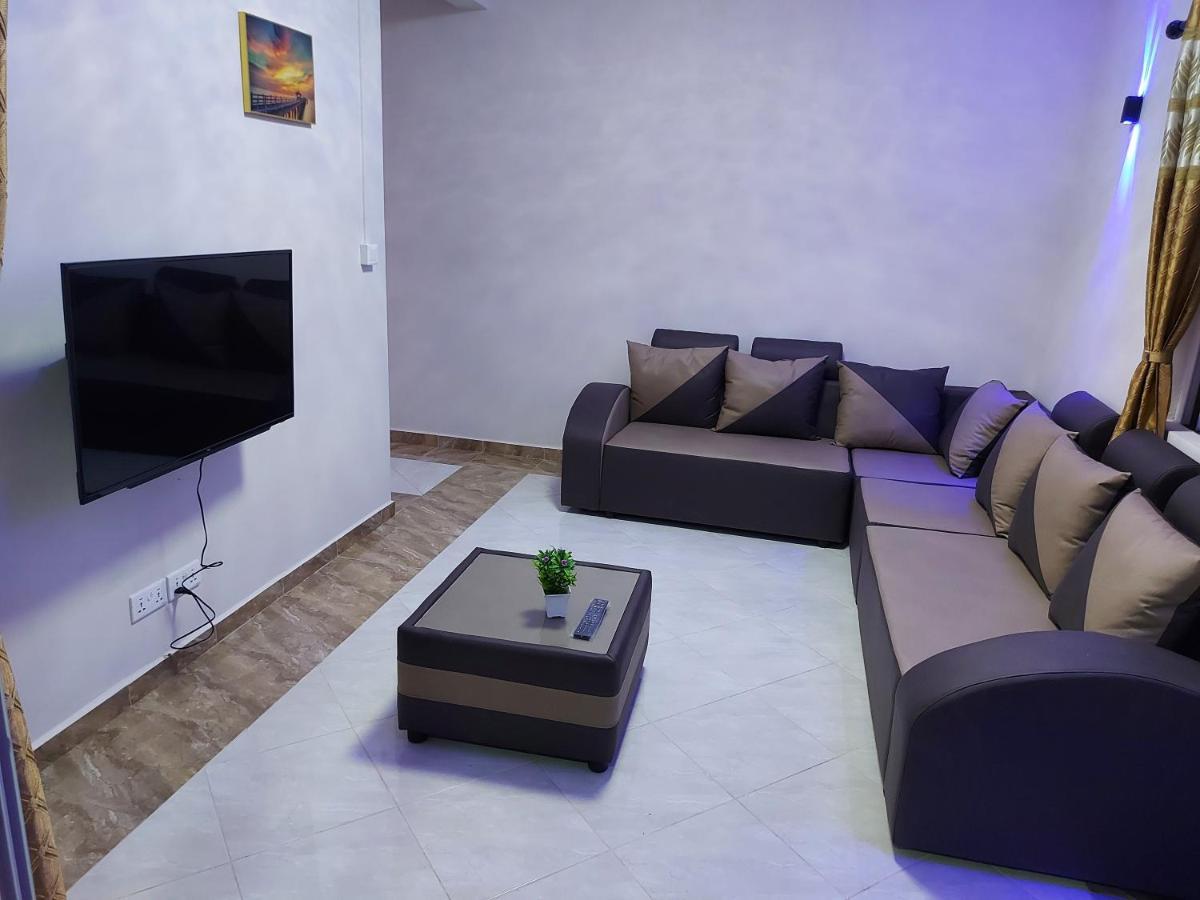 Rs Villas - Three Bedrooms Share Apartment With Private Room And Free Wifi And 100Mts To The Beach And Ac And 100Mts To Bus Stop And Pool Flic-en-Flacq 외부 사진