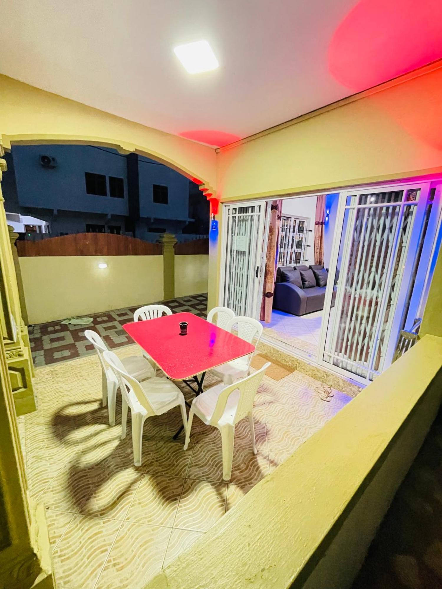 Rs Villas - Three Bedrooms Share Apartment With Private Room And Free Wifi And 100Mts To The Beach And Ac And 100Mts To Bus Stop And Pool Flic-en-Flacq 외부 사진